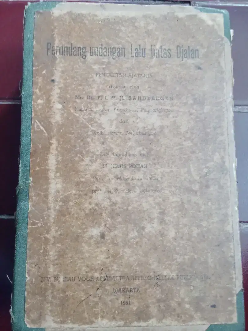 Buku perundangan lalin