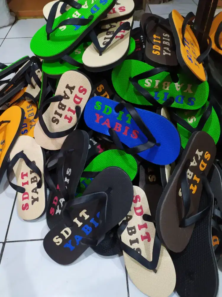 Sandal sekolah,sandal custom nama bukan sablon