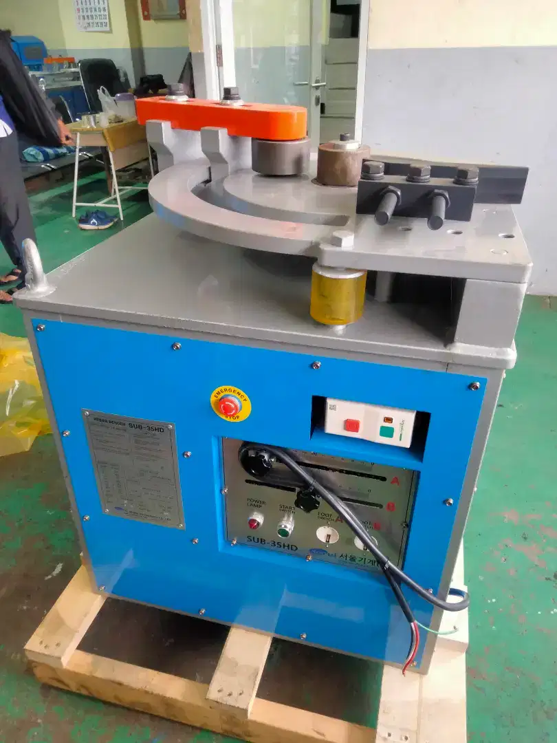 Jual beli dan sewa alat pemotong dan penekuk besi. Bending & Cutting