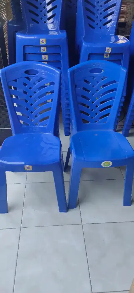 Kursi plastik napoly