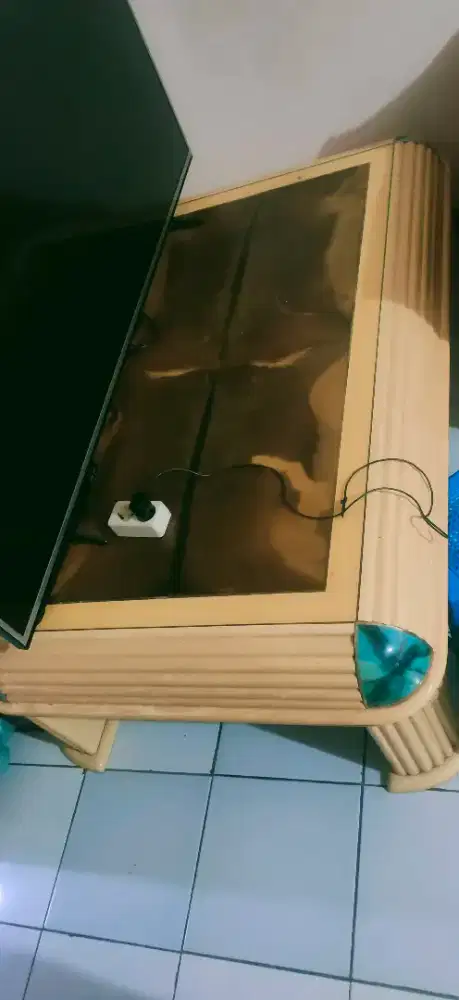 Di jual meja..sangat bagus dan kuat 400.000 nego