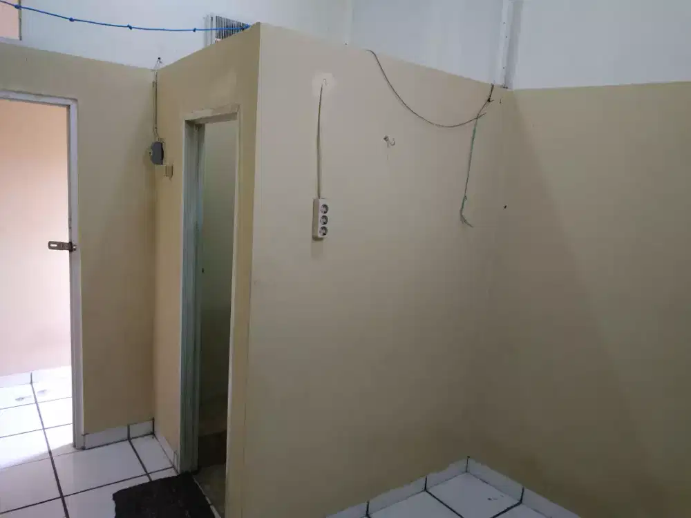 Rumah  kontrakan  dan  Kos murah untuk pekerja . Wc dalam,  Nyaman