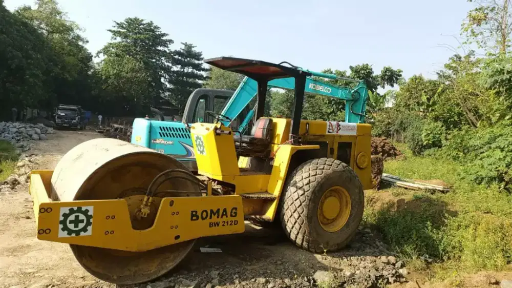 Vibro dozer wales braker excavator becko pc50 dump truk