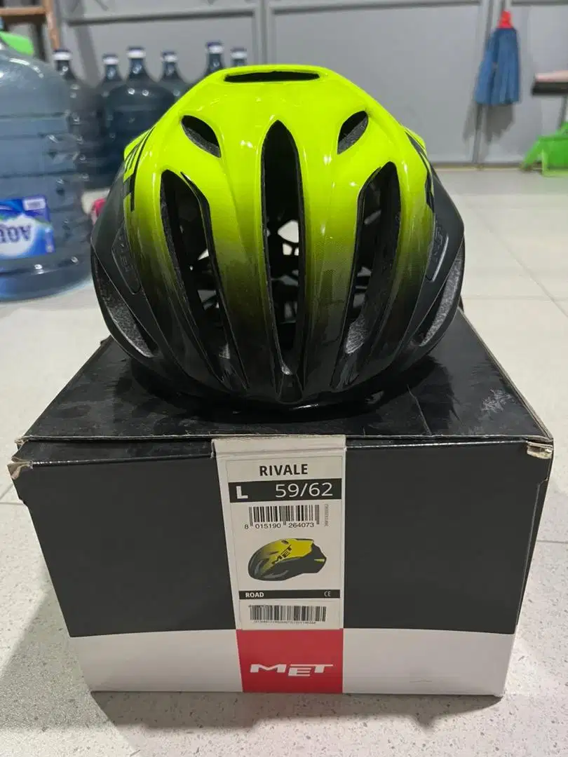 Dijual helm met defend rivale size L