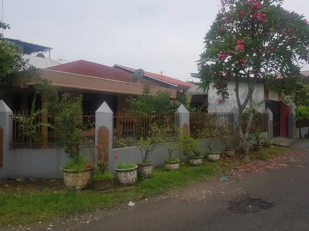 DIJUAL RUMAH LUAS – MEDAN POLONIA | SHM