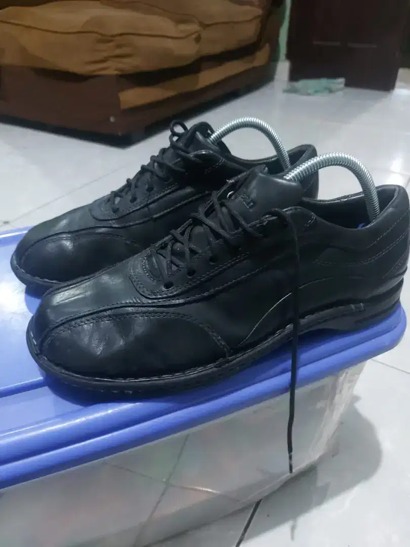 Sepatu formal kerja kulit full hitam