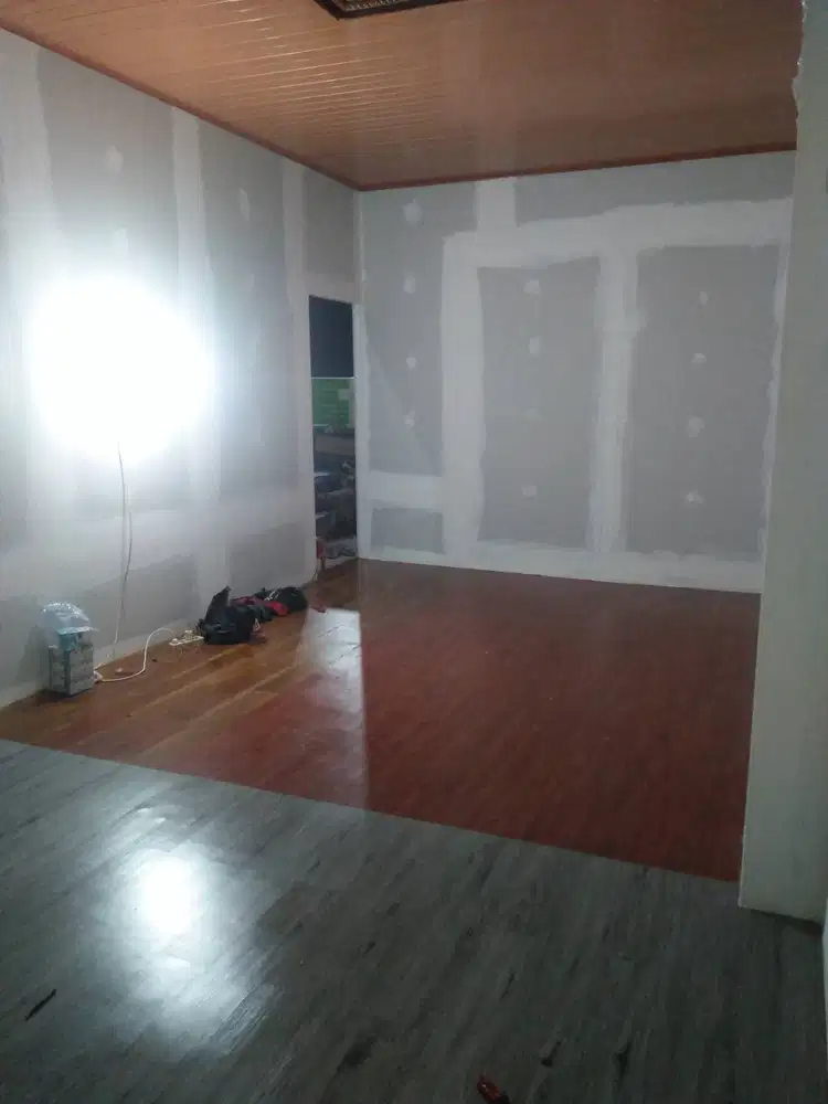 partisi gypsum dan pintu aluminium