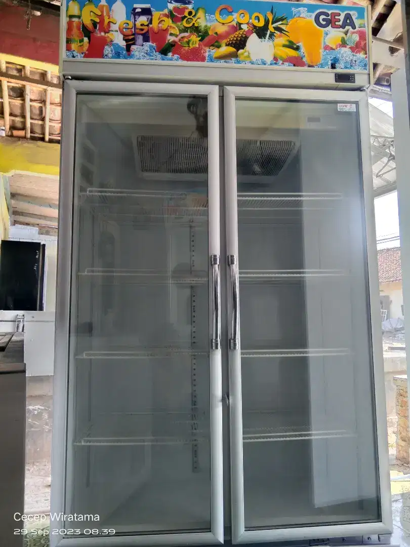 Showcase 2 Pintu GEA