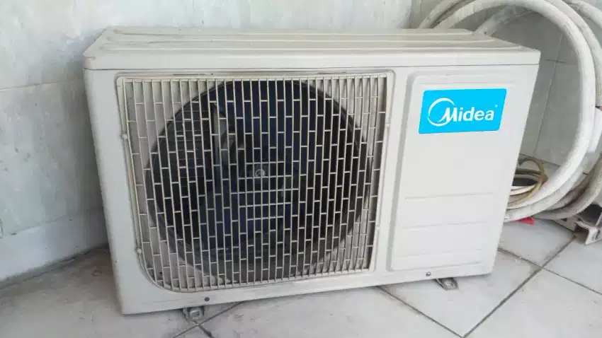 Out door AC Midea 1 Pk