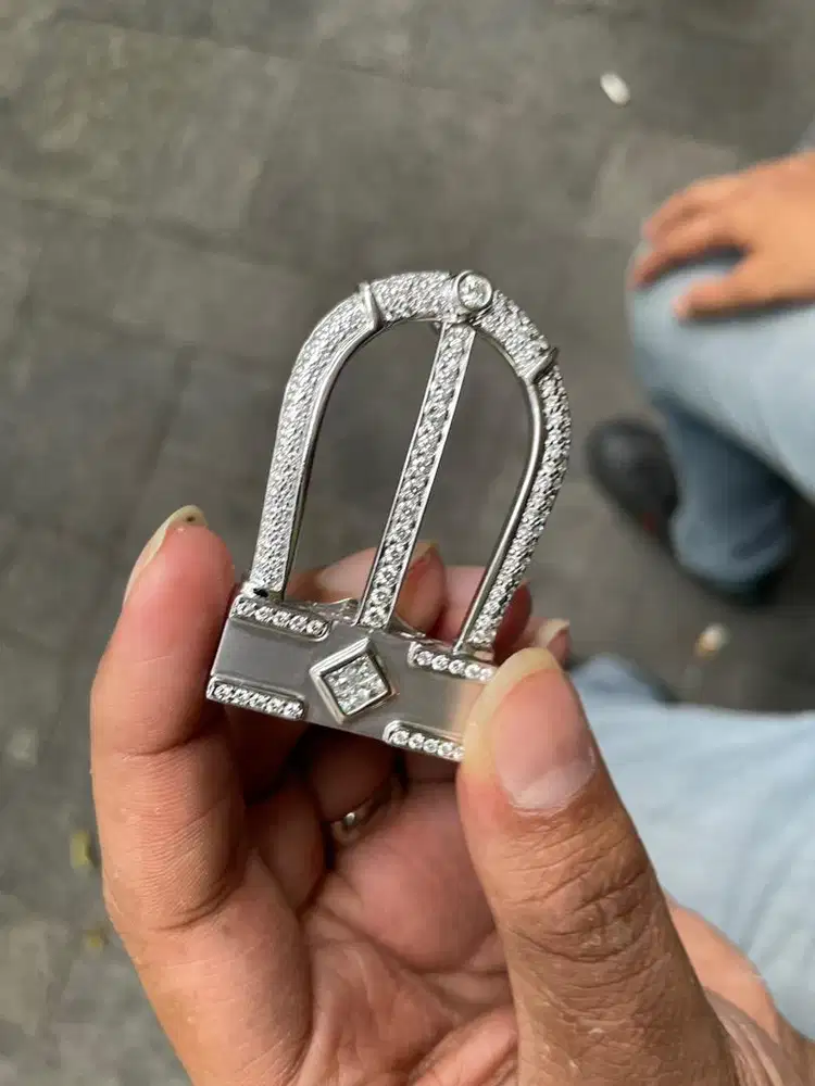 Terima perhiasan emas dan berlian tanpas surat