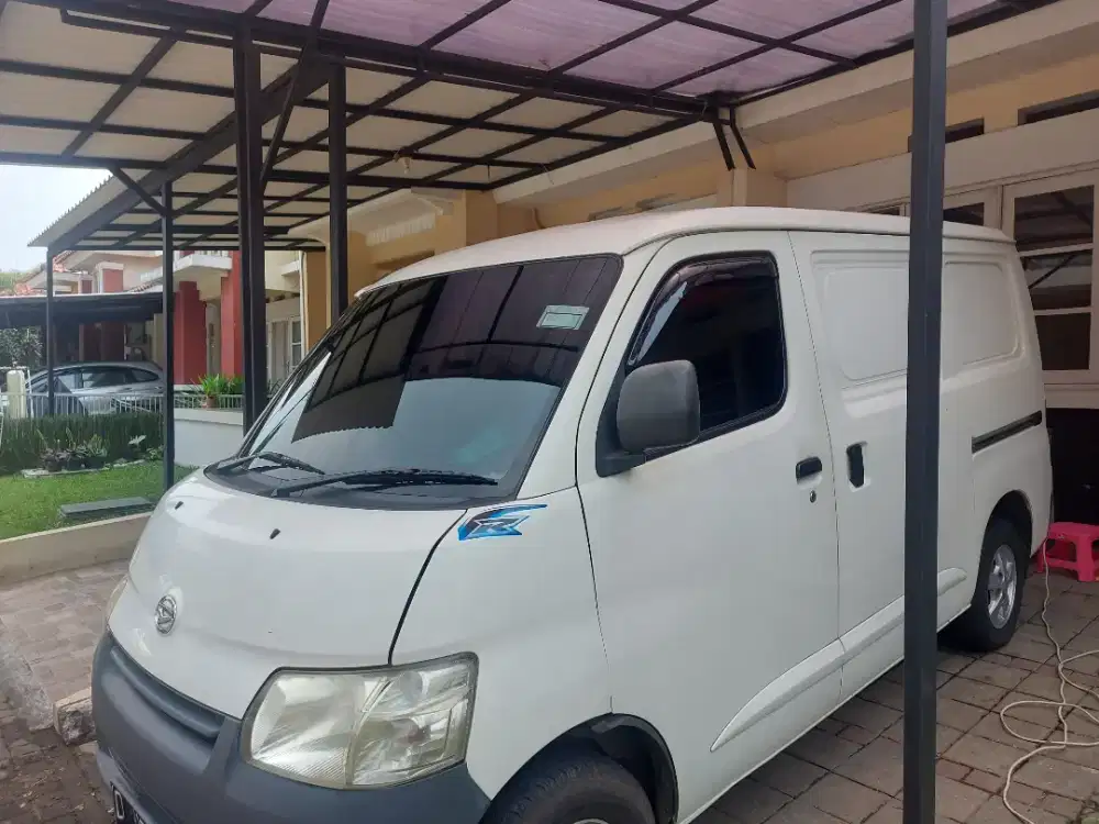 kaca film mobil dan jendela gedung atau rumah