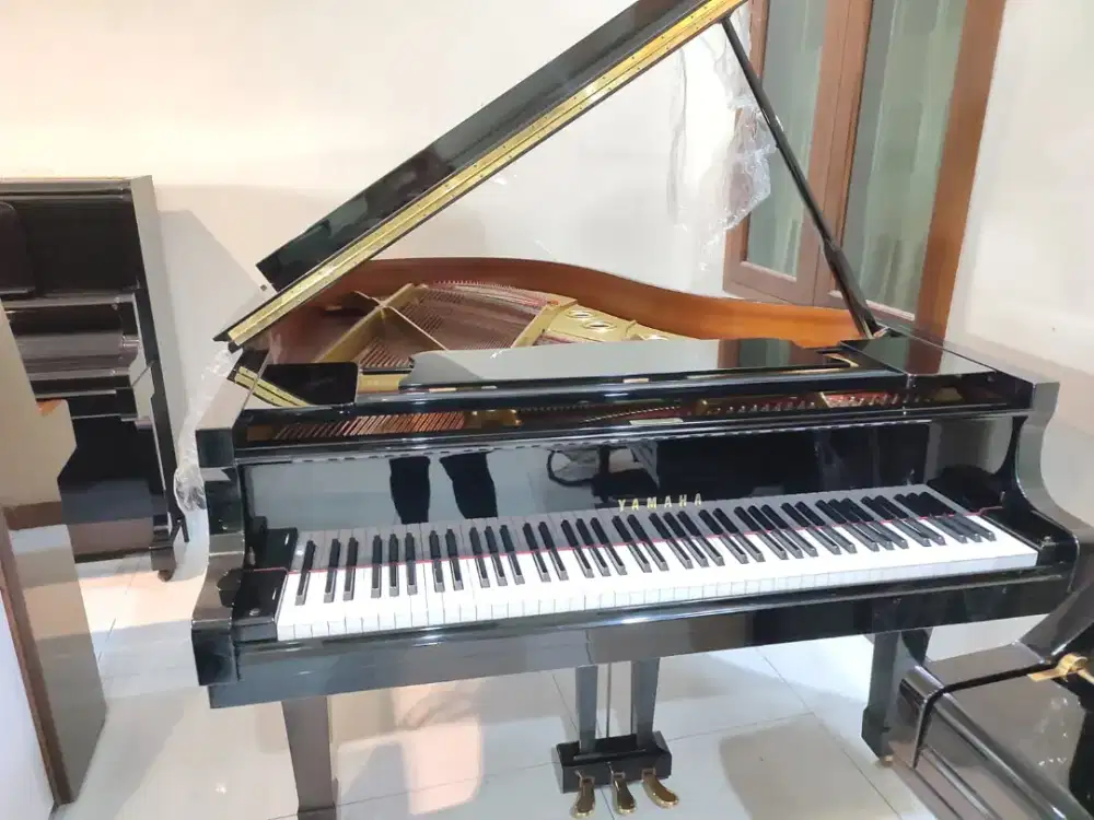 Grand piano Yamaha C3