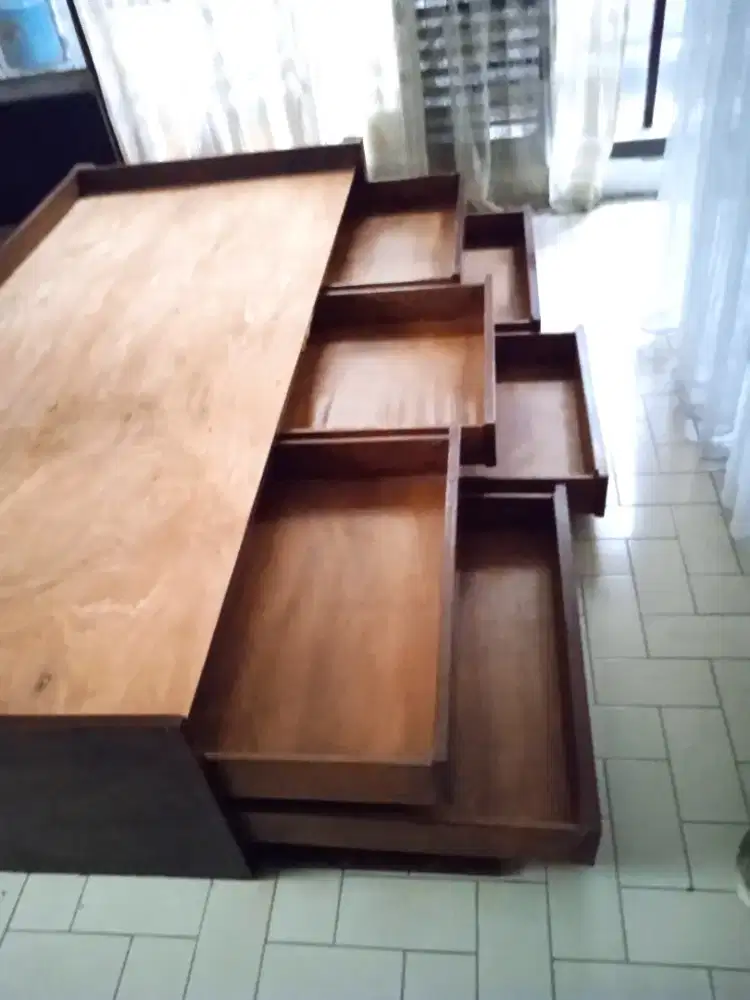 Divan Dipan Ranjang Laci Kayu 90 x 200 cm kondisi baik