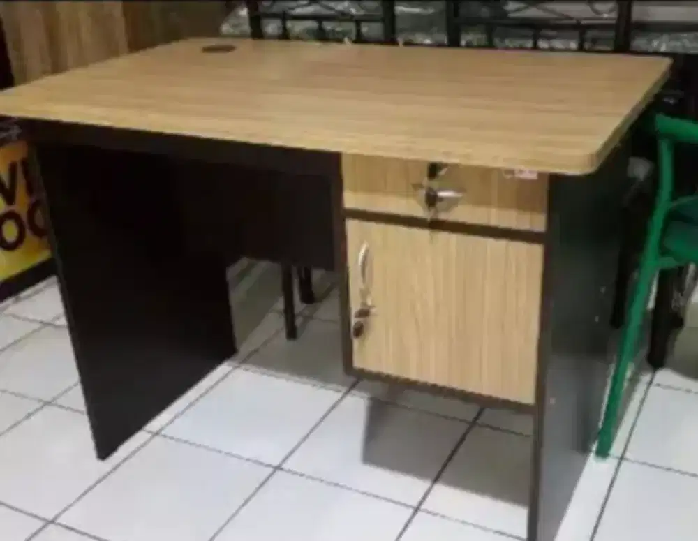 MEJA KERJA KANTOR MINIMALIS