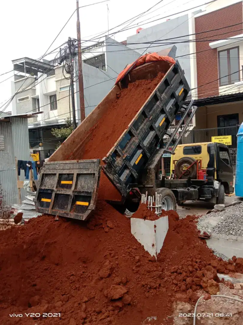 Puing tanah merah campur pengurugan urug buang puing sampah urugan