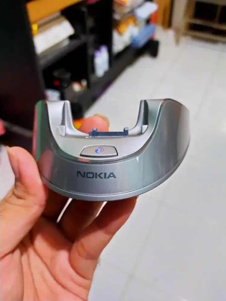 Sepaket Charger Mobil, Earphone, dan Charger Stand Original For Nokia