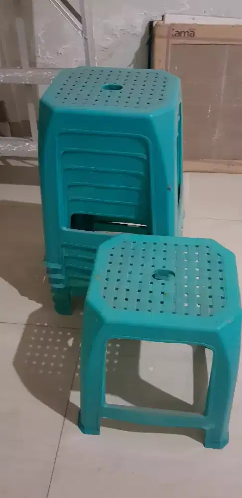 Bangku Plastik Segi 4