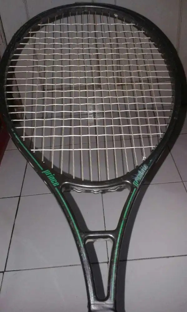 Raket Tenis Vintage Legendaris Prince Graphite
