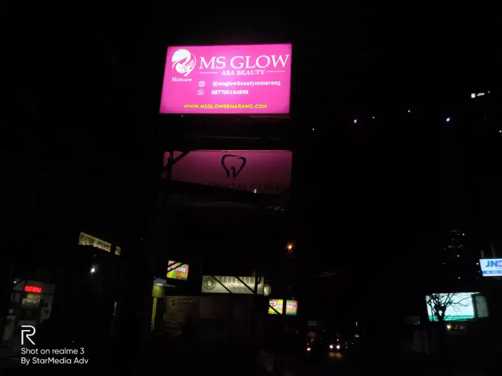 Neon box dan papan nama