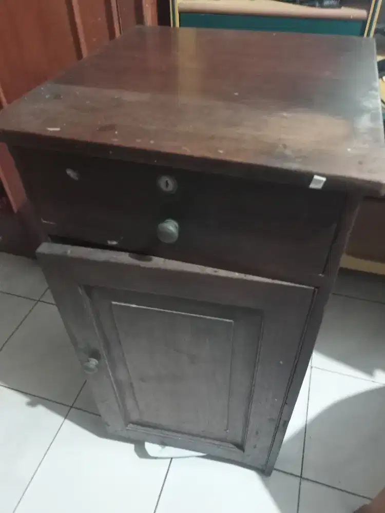 Lemari buku kayu jati