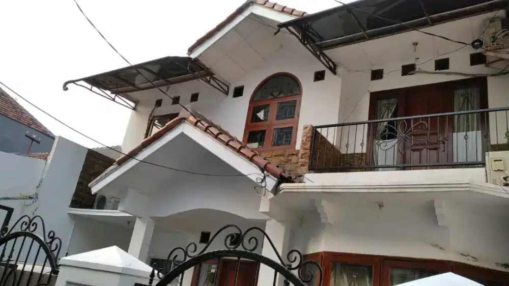 Rumah Strategis di Tebet Barat – Hunian Nyaman Sekaligus Peluang Usaha