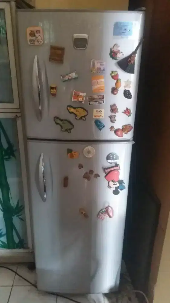 Kulkas 2 Pintu Toshiba Glacio