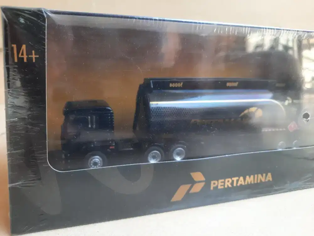 Truk Pertamina Warna Hitam 1:50