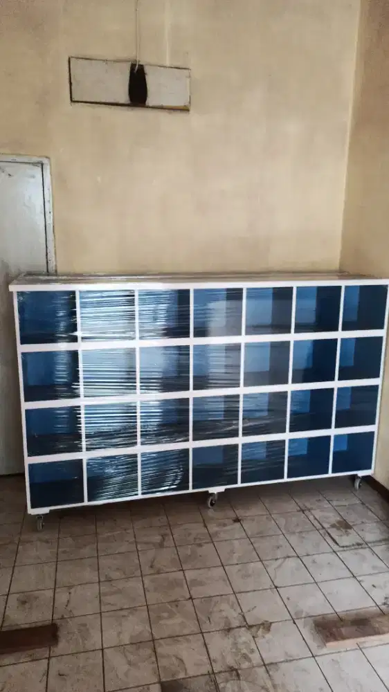 Loker kelas 28 kotak