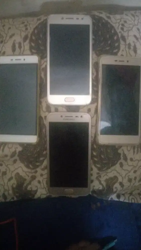 SAMSUNG J3PRO,GALAXY V BORONGAN