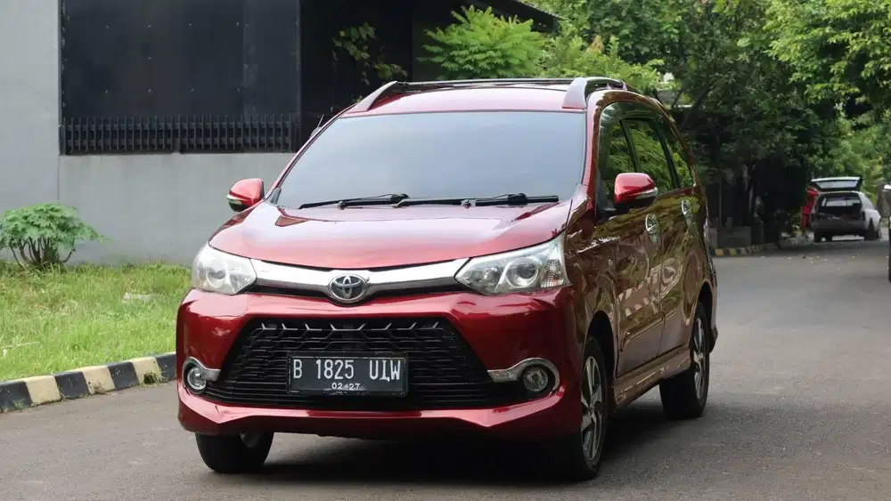Avanza Merah Metalik: Ikon Ketahanan dan Kepercayaan di Jalanan Indonesia