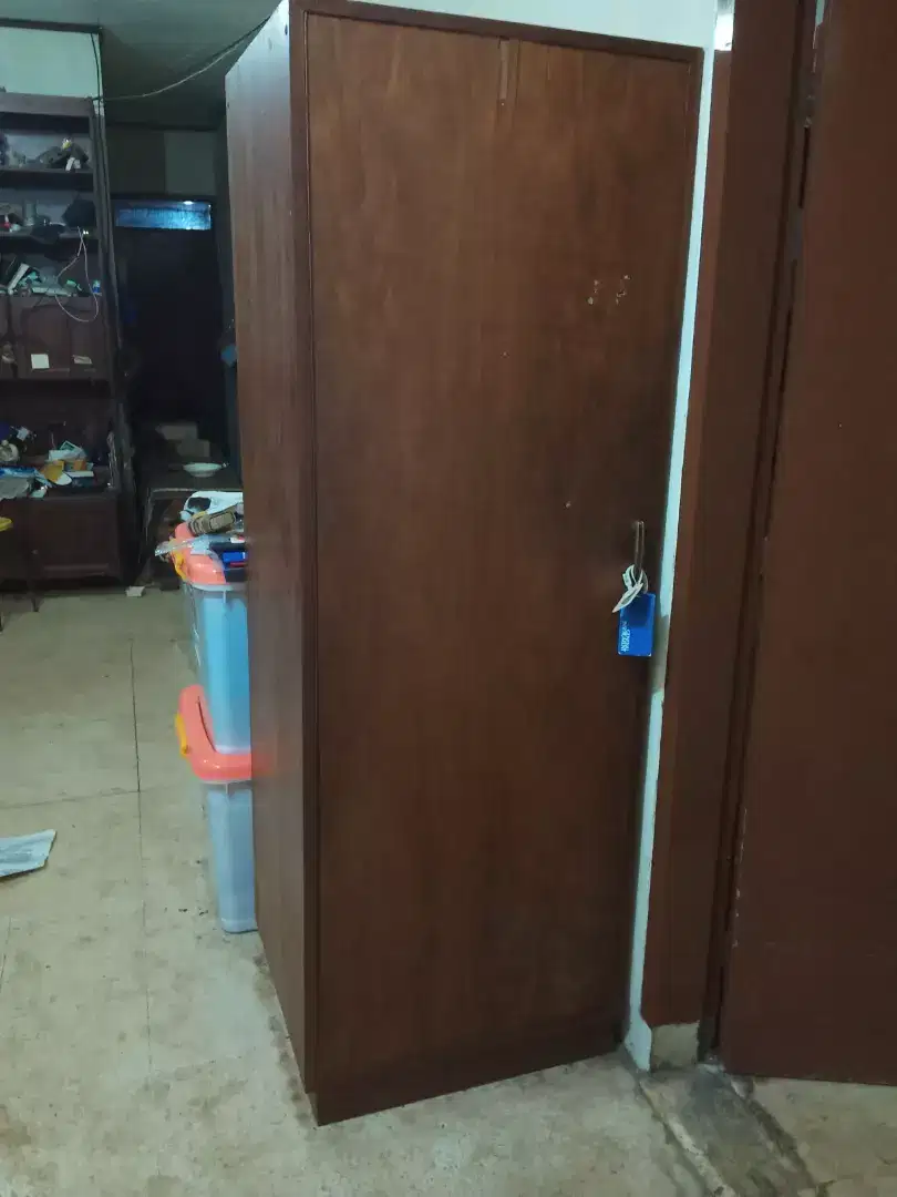 Lemari pakaian 1 pintu Dari kayu lawas tahun 70an