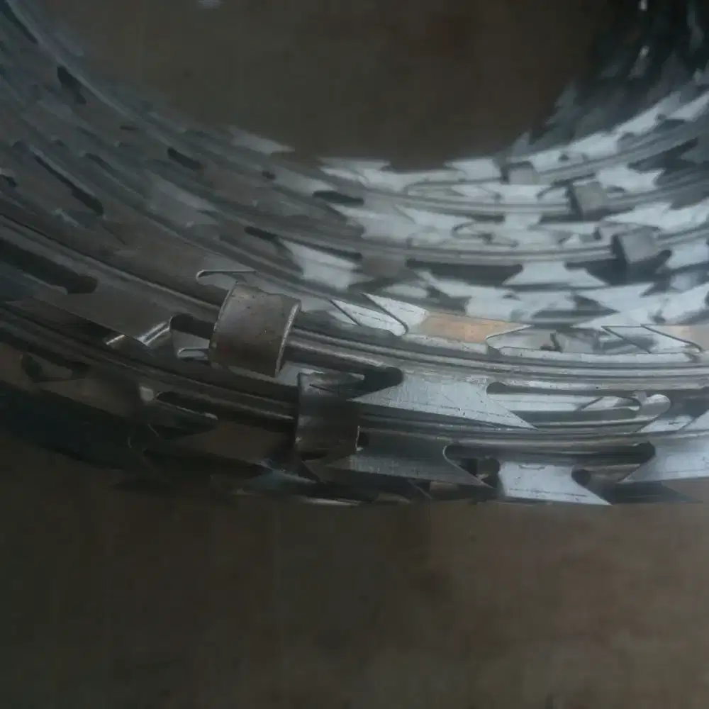 Kawat duri silet type bto 30 galvanis Forte