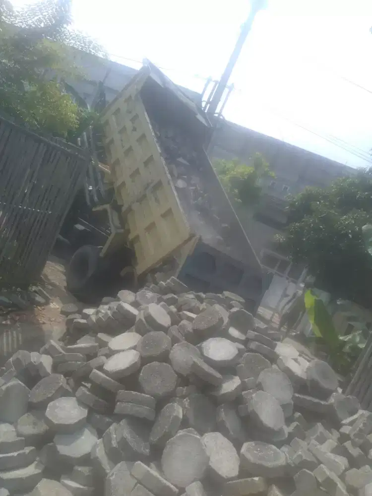 Konblock bekas bongkaran