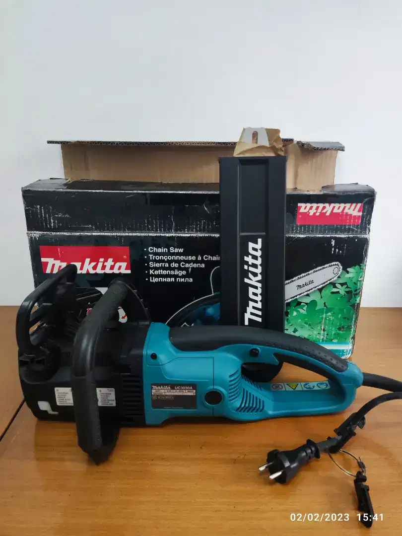 Makita UC3030A/ UC 3030A Mesin Gergaji Electric Chain Saw