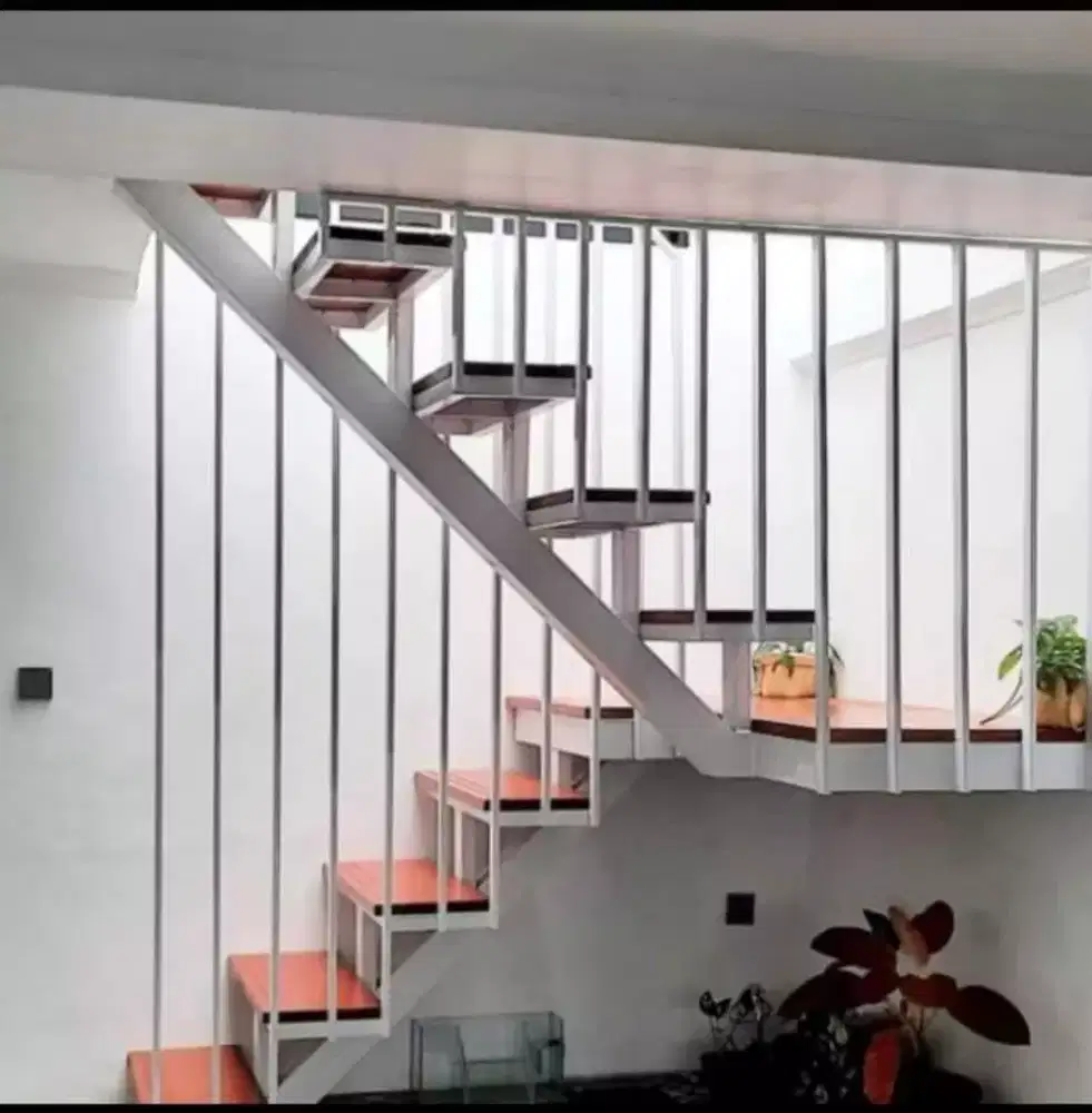 tangga revah besi holo galpamis ukuran 10/10 motip kayu