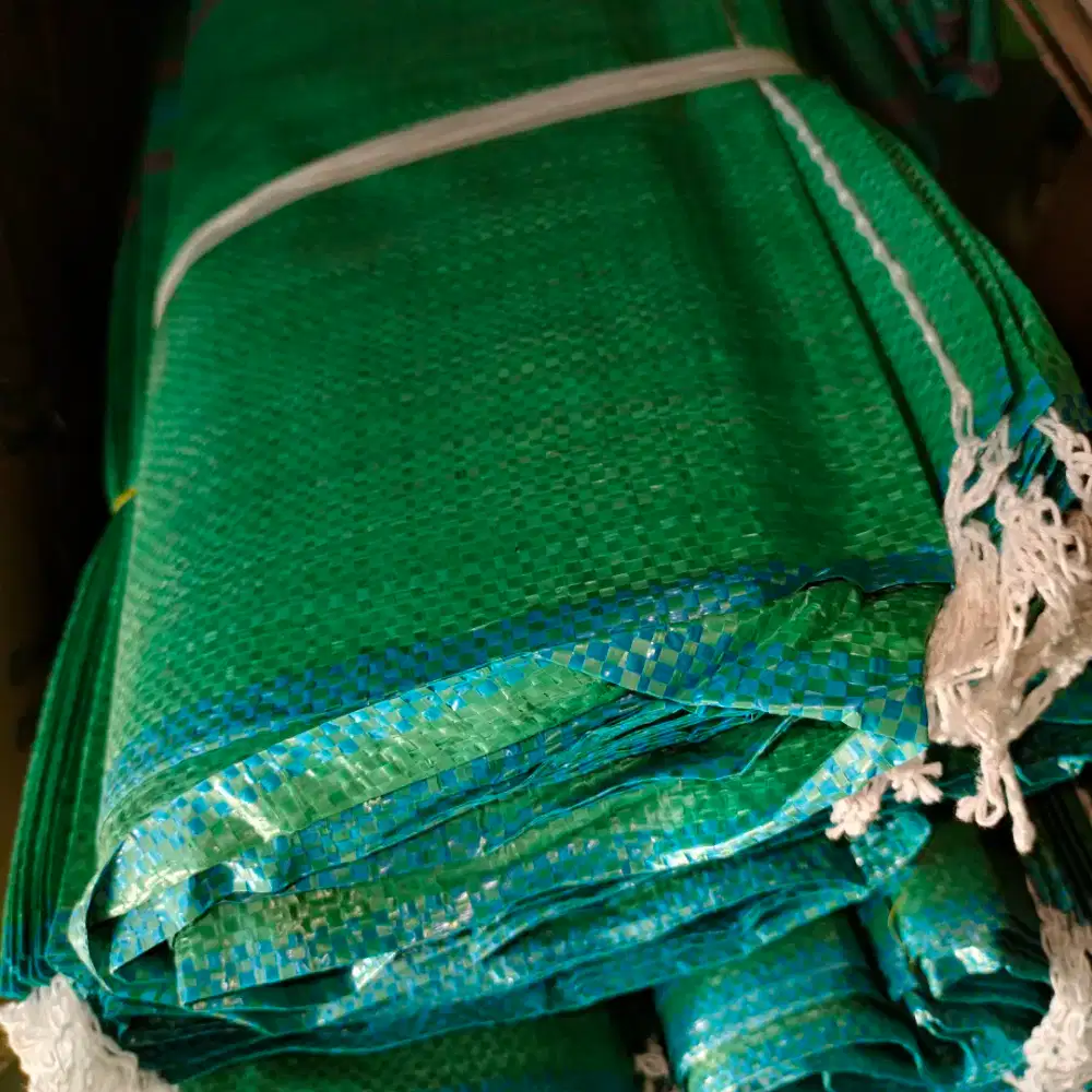 Karung plastik baru ukuran 75x115 cm baru