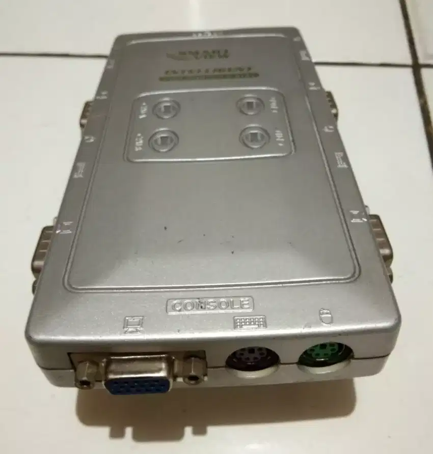 Switch smart view intelligent kvm switch ic-614-i  .