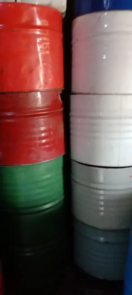 Drum besi dan drum kaleng