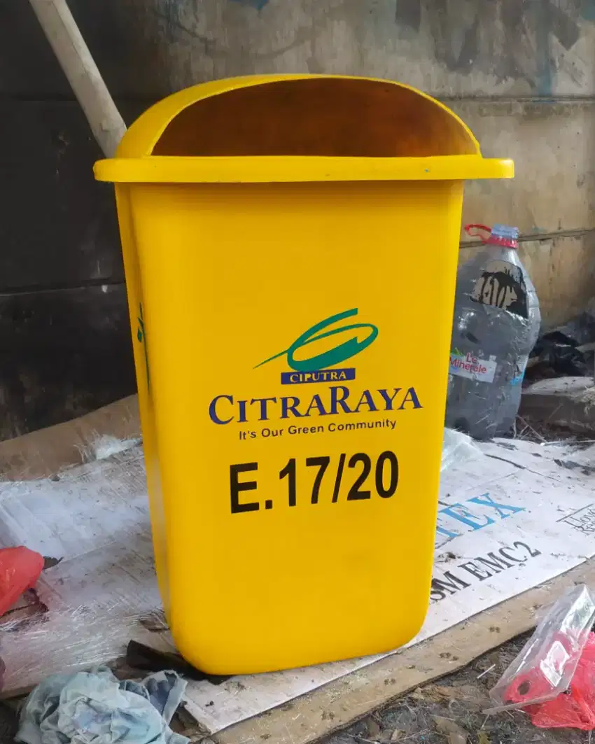 Tempat sampah fiberglass