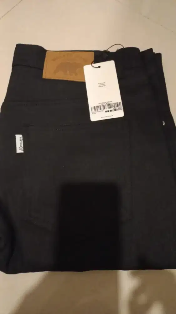 Celana jeans hitam reclays