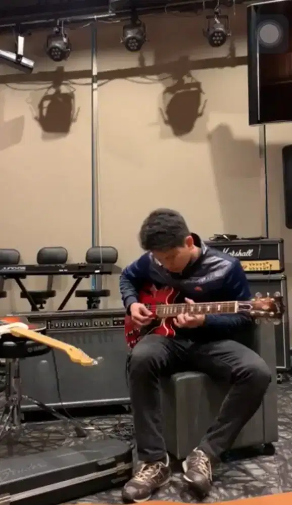 Les/privat gitar untuk dewasa dan anak-anak