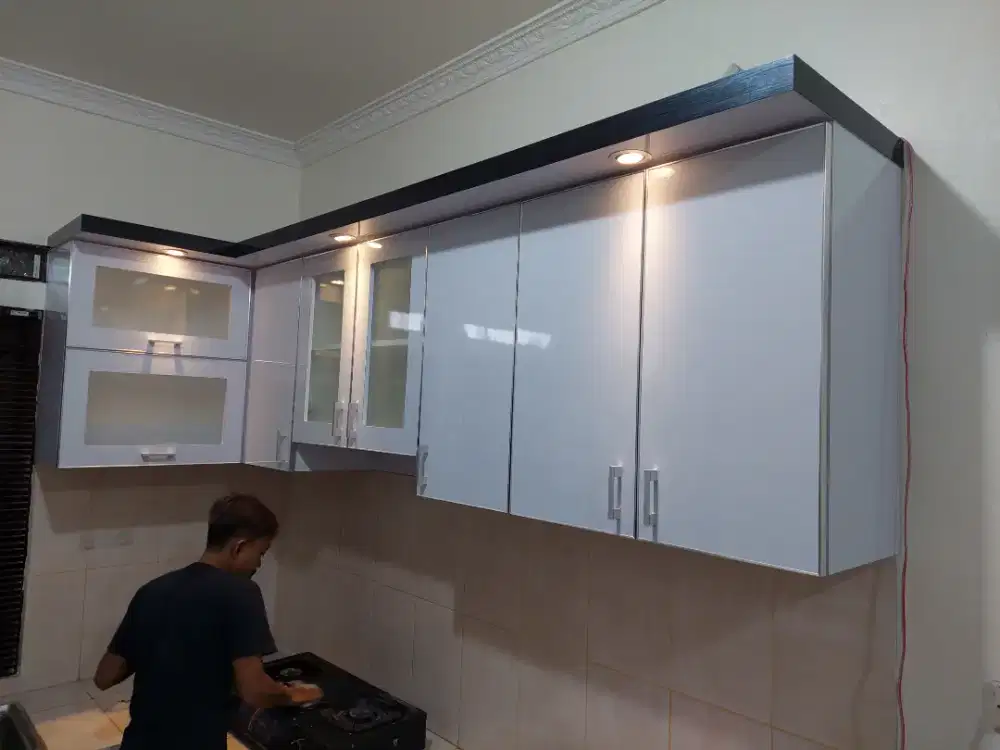 Kitchen set custom hpl putih minimalis