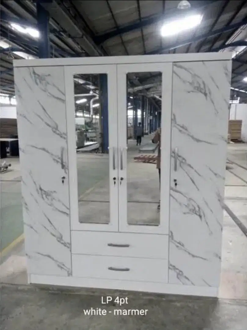 Lemari Pakaian 4 Pintu White Marmer