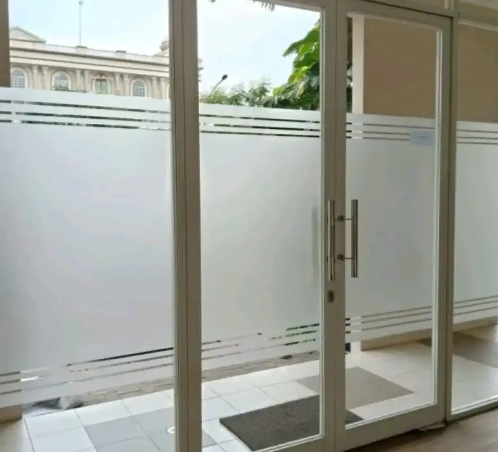 Pemasangan kaca film mobil dan kantor