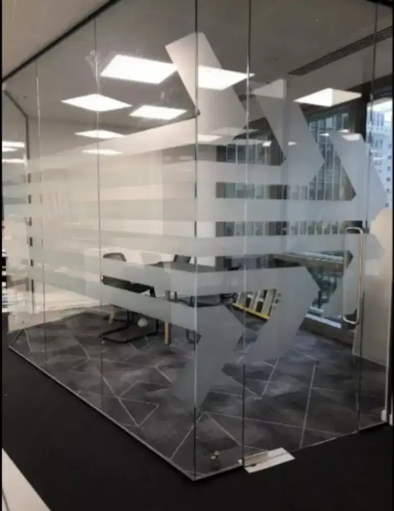 Cegah pemudaranwarna pdruang dg stiker sanblaskacafilm