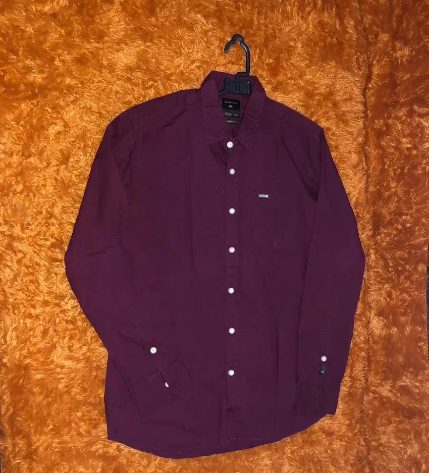 Kemeja Quicksilver Warna Maroon Size M-L