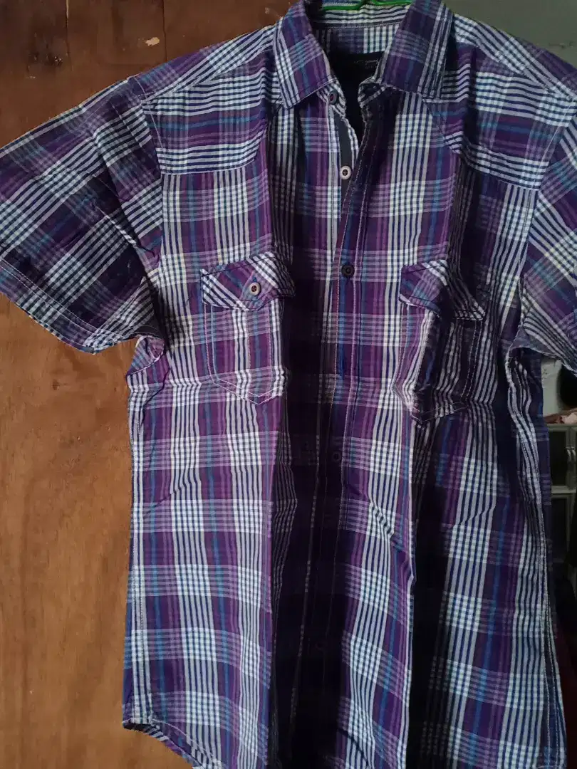Kemeja kotak-kotak merk MOC (Size M)
