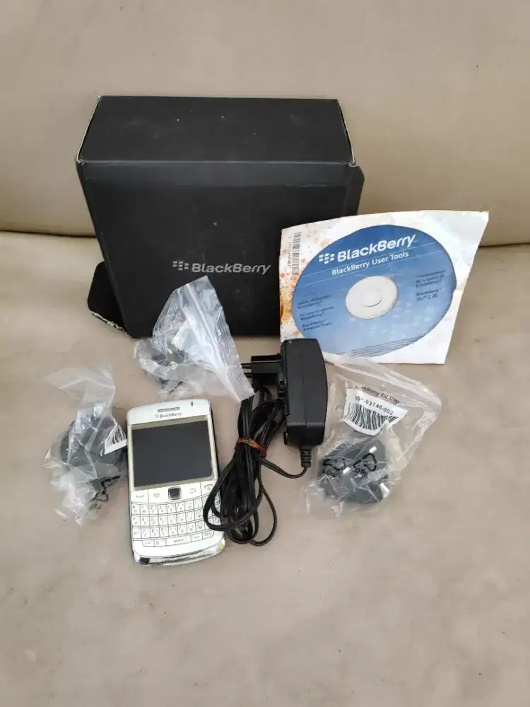 BLACKBERRY BOLD Rusak