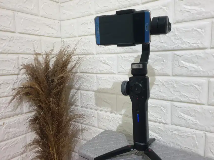 Gymbal Stabilizer Kamera Smartphone ZHIYUN SMOOTH 4