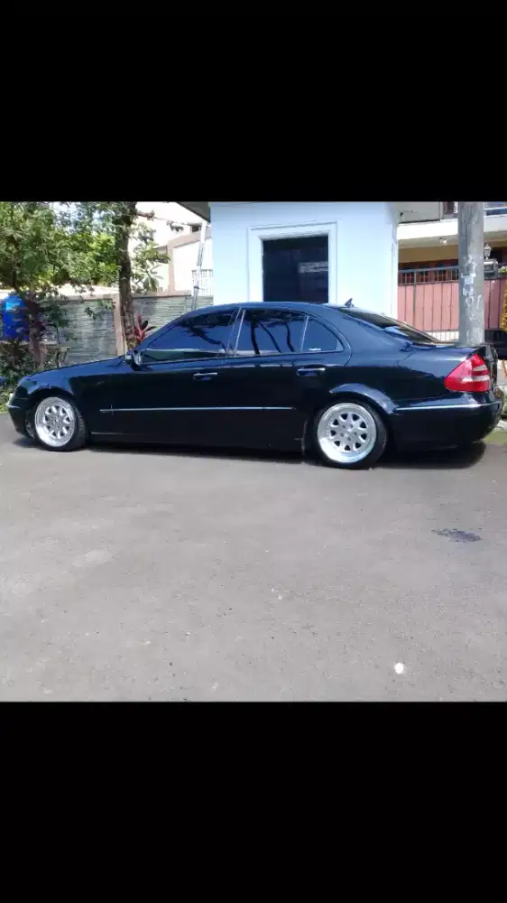 Jual Mercedes Benz W211 E260 Elegance V6 2003 Hitam